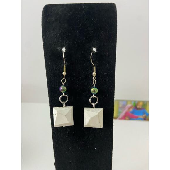 white square earrings - Picture 1 of 4